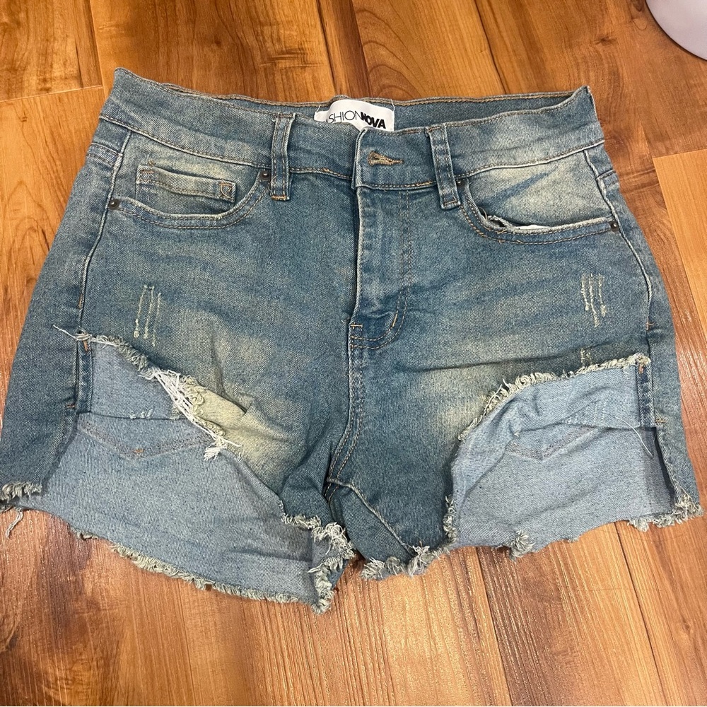 Fashion Nova Frayed Hem Jean Shorts - Blue